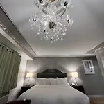 Chateau Suites